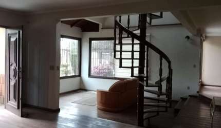 Crédito Real Av. Do forte vende!  Casa com 4 dormitórios sendo 1 suíte com hidro massagem.