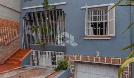Casa de 300 m2º muito bem localizada! Bairro Petrópolis.