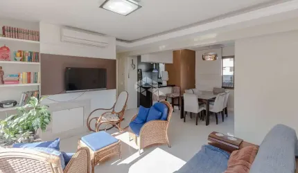 Apartamento com 3 dormitórios, sendo 1 suíte e 2 vagas no bairro Petrópolis