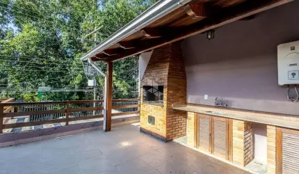 Crédito Real vende excelente casa de 3 dormitórios, com 1 vaga, bairro Humaitá em Porto Alegre
