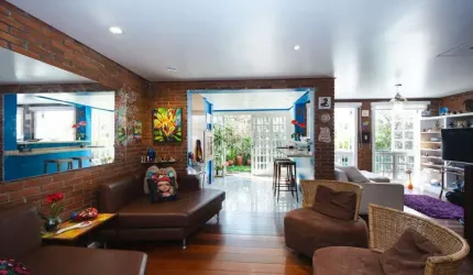 Casa estilo Ingles junto ao Iguatemi