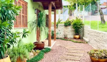 Casa 3 dormitórios, 2 vagas, semimobiliada, churrasqueira no Bairro Guarani em Novo Hamburgo.