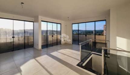 Cobertura com 3/4 dormitórios, suíte, sacada, terraço, elevador, vagas, piscina, quiosque. Aceita financiamento. Bairro Vila Rosa, Novo Hamburgo.