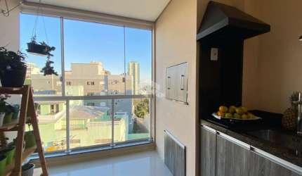 Apartamento 2 Dormitórios Suíte e Closet - bairro Guarani, Semimobiliado, Sacada com Churrasqueira e Vaga Dupla