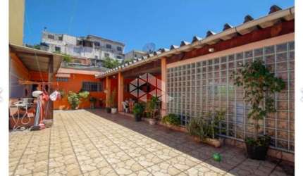 NO CORAÇÃO DO BELA VISTA CASA AMPLA  EM LOTE GRANDE