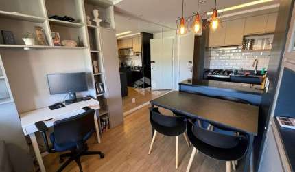 Apartamento de um  quarto, sendo 2 minutos da PUCRS semi-mobiliado e decorado por arquitetos. Condomínio novo e completo .