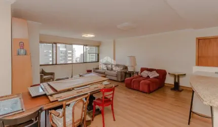 Apartamento de 3 quartos com vista espetacular no bairro Petrópolis.