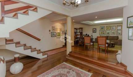 Casa de 4 dormitórios e 4 vagas a venda no bairro petropolis