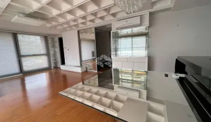 Apartamento com 2 quartos  e 3 vagas de garagem em Petropolis.