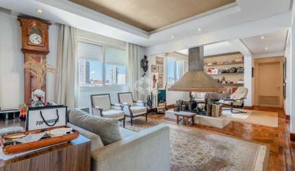 Apartamento com  01 suíte master e 2 vagas na Padre Chagas.