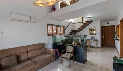 Cobertura de 2 quartos e 2 vagas no bairro Petrópolis