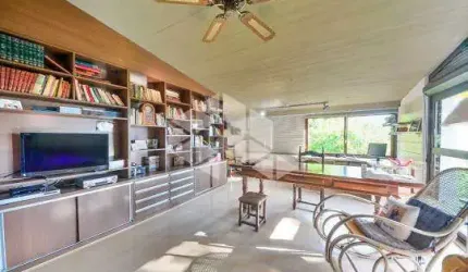 Casa 4 dormitórios à venda no bairro Vila Assunção, em Porto Alegre