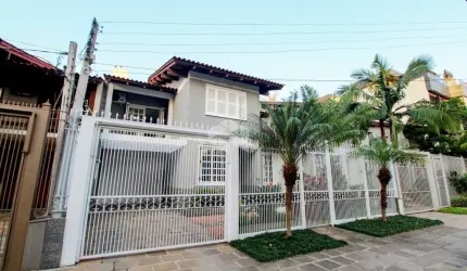 Casa à venda com 4 dormitórios e 325 m² no bairro Jardim Lindóia em Porto Alegre