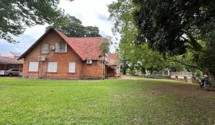 CASA EM TERRENO DE 1440m2