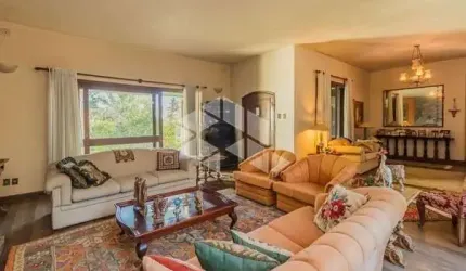 CASA EM AMPLO TERRENO