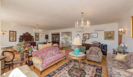 Espaçoso apartamento de 207m2, 4 dormitórios no Centro Histórico