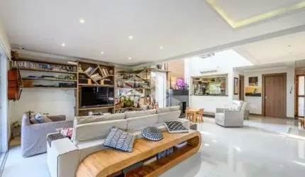 CASA COM 4 DORMITÓRIOS / SUÍTES NA VILA ASSUNÇÃO!