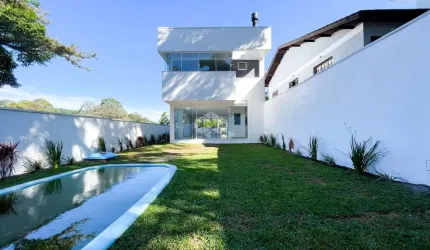 Casa em Condomínio, 3 suítes,  pisicna, no bairro Aberta dos Morros.