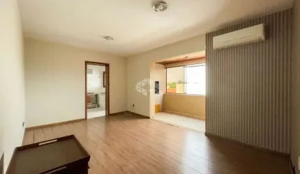 Apartamento espaçoso com 2 dormitórios, varanda equipada com churrasqueira em Porto Alegre