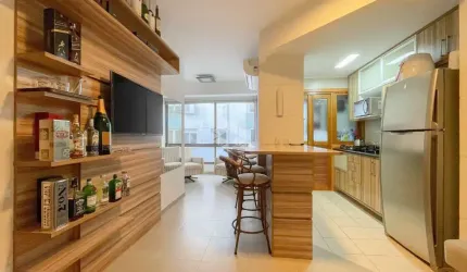 Apartamento diferenciado mobiliado  no bairro Menino Deus, em Porto Alegre