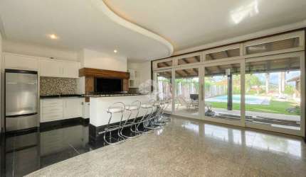 Casa 3 suítes no condomínio Knorr