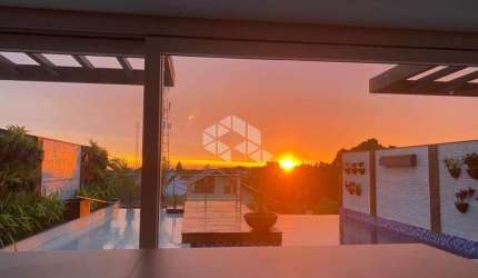 CASA COM 4 SUÍTES, PISCINA COM BORDA INFINITA E VISTA PARA O GUAÍBA, NO BAIRRO IPANEMA, ZONA SUL DE PORTO ALEGRE