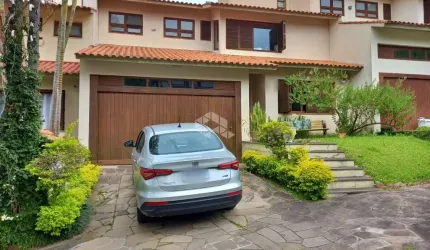 Casa em condomínio no Bairro Teresópolis.