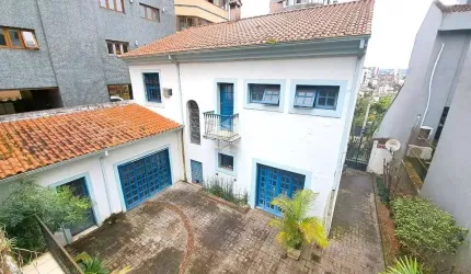 Casa em estilo colonial à venda no Bairro Bela Vista em Porto Alegre