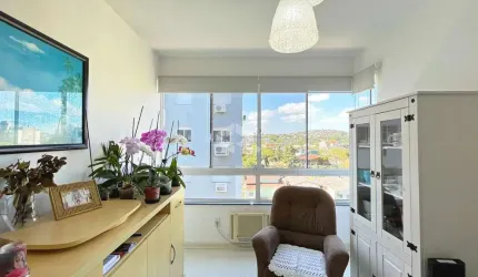 Apartamento 2 dormitórios andar alto, elevador, vista livre, vaga coberta, no bairro Cristal