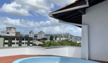 Cobertura com 3 dormitórios  sendo 01 suite e 1 vaga de garagem  no bairro Cristo Redentor
