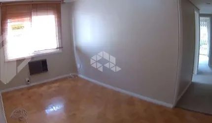 Apartamento de 2 dormitórios, sacada, 2 banheiros e vaga escriturada no bairro Menino Deus