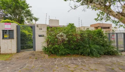 casa para familia toda nos 3 figueiras,  uma quadra do colégio Farroupilha