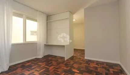 Apartamento 01 dormitorio desocupado, living, cozinha, area de serviço separada.