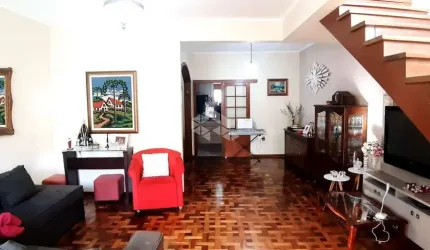 Maravilhosa Casa 3 dormitórios com piscina