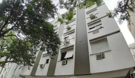 Apartamento de 2 dormitórios com sacada, reformado, junto a Hospital Moinhos e Clinicas