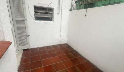Apartamento JK, reformado, no bairro Bom Fim, junto a Redenção