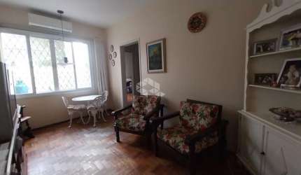 Apartamento com pátio, 2 dormitórios na Felipe Camarão!