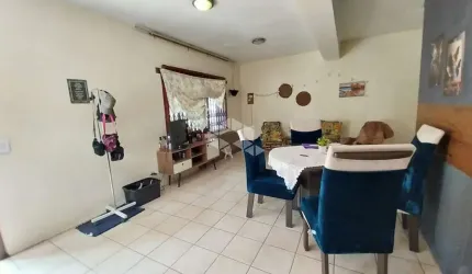 Baixou o valor!!!Casa 3 dormitórios, 2 andares com sacada fechada próximo ao Zaffari Lindóia.