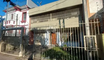 Casa de 3 dormitórios sendo 1 suite com 2 vagas de garagem coberta