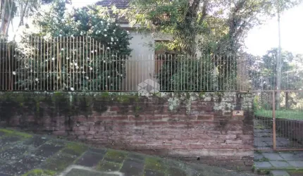 Terreno em Hamburgo Velho/NH, com casa antiga e necessita reforma.