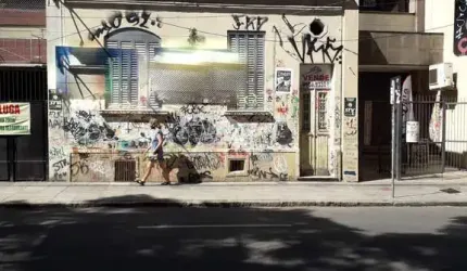 Casa comercial  no bairro Cidade Baixa.