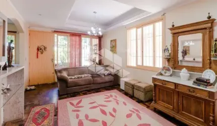 CASA 6 QUARTOS, 1 SUÍTE E 6 VAGAS DE GARAGEM NA VILA CONCEIÇÃO.