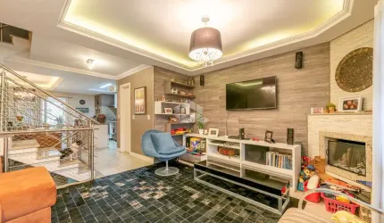 Casa com  157 m², com 3 dormitórios sendo 1 suíte em Porto Alegre Rs