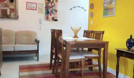 Apartamento a venda  no Bairro Cristo Redentor em Porto Alegre RS. Com 2 dormitórios, 2 banheiros mais dependência de empregada, com 1 vaga de garagem