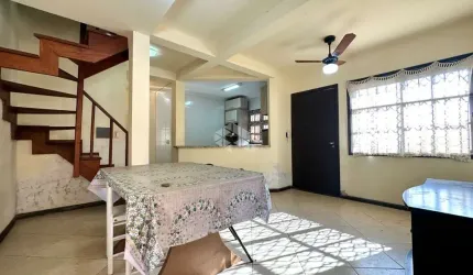 Casa com vista para o Guaíba - 3 dormitórios com possibilidade de 4 dormitórios + garagem.
