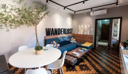 Apartamento de três dormitórios de frente a fundos, proximo Zaffari da Cristovao e colegio Batista.