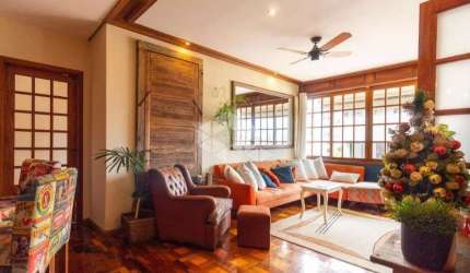 Apartamento no bairro Petrópolis em Porto Alegre, com 100m² de 3 dormitórios e vaga