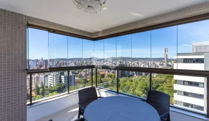 Apartamento 3 suítes, com 3 vagas de garagem , no bairro Auxiliadora em Porto Alegre