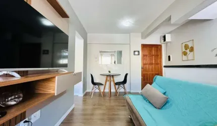Apartamento 1 dormitório com 1 vaga de garagem com churrasqueira mobiliado, na Cidade Baixa em Porto Alegre