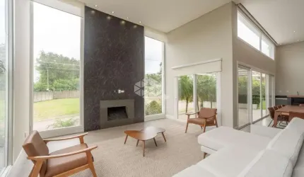 Casa em Condomínio com 249m² e 3 dormitórios, 3 suítes, 4 vagas no bairro Alphaville em Porto Alegre para Comprar